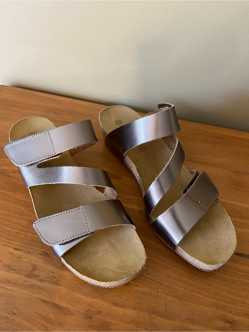 Eric Michael Leather Metallic Bronze Strappy Wedge Sandals Size 41, Resort